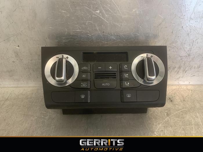 Heater control panel from a Audi A3 Sportback (8PA) 2.0 TDI 16V 2011
