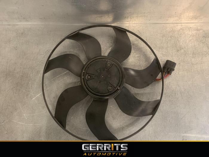 Cooling fans from a Mercedes-Benz V (447.8) 2.1 250 BlueTEC, 250 d 16V 2019