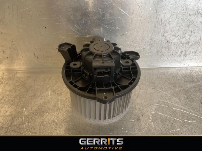 Heating and ventilation fan motor from a Opel Karl 1.0 12V 2018