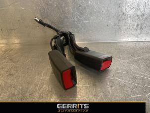 Used Rear seatbelt buckle, centre Opel Karl 1.0 12V Price € 19,99 Margin scheme offered by Gerrits Automotive