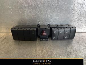 Used Panic lighting switch Mercedes C (W203) 2.2 C-200 CDI 16V Price € 34,99 Margin scheme offered by Gerrits Automotive