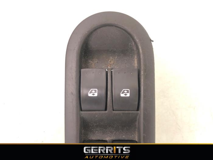Electric window switch from a Renault Scénic II (JM) 1.6 16V 2009
