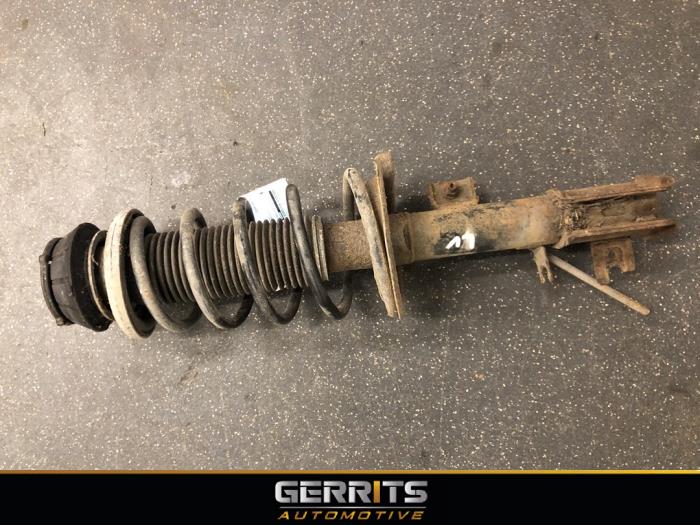 Front shock absorber rod, left from a Suzuki SX4 (EY/GY) 1.6 16V VVT Comfort,Exclusive Autom. 2006
