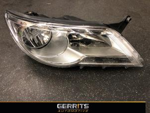 Used Headlight, right Volkswagen Tiguan (5N1/2) 1.4 TSI 16V 4Motion Price € 124,99 Margin scheme offered by Gerrits Automotive