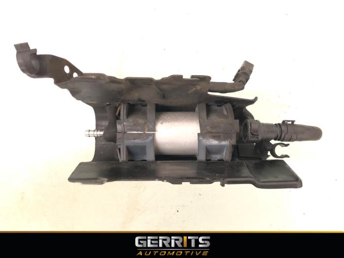Usagé Pompe à carburant Volkswagen Transporter T5 2.0 TDI DRF Prix € 90,74 Prix TTC proposé par Gerrits Automotive BV