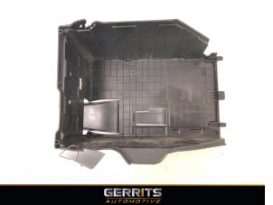 Usados Caja de batería Peugeot 308 (4A/C) 1.6 VTI 16V Precio € 24,99 Norma de margen ofrecido por Gerrits Automotive