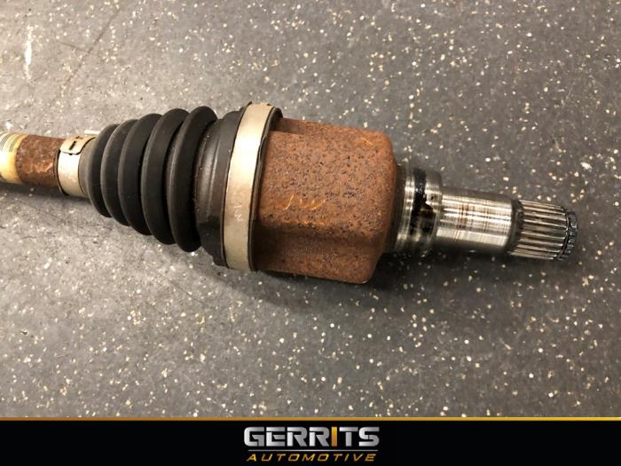 Front drive shaft, left from a Ford Fiesta 6 (JA8) 1.0 SCI 12V 80 2016