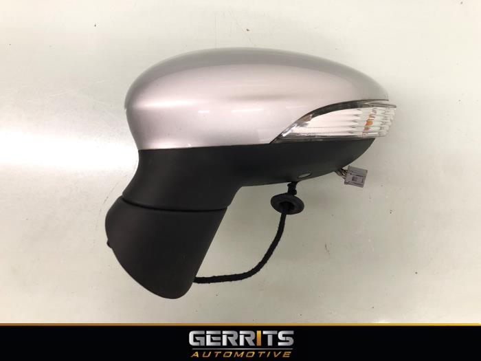 Wing mirrors, left with part number A051801 stock