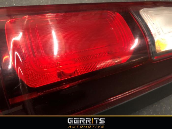 Tylne swiatlo pozycyjne prawe z Opel Vivaro 1.6 CDTi BiTurbo 145 2017