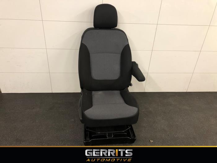 Seat, right from a Opel Vivaro 1.6 CDTi BiTurbo 145 2017