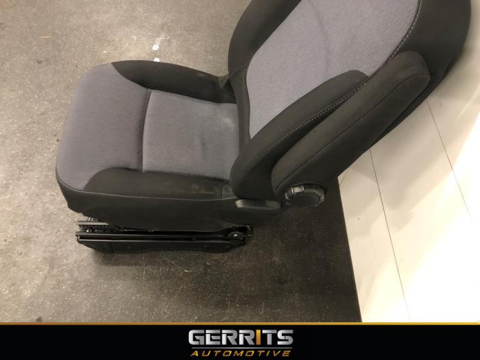 Seat, right from a Opel Vivaro 1.6 CDTi BiTurbo 145 2017