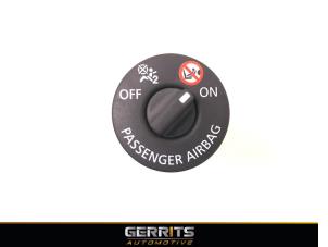 Used Airbag switch Opel Vivaro 1.6 CDTi BiTurbo 145 Price € 24,19 Inclusive VAT offered by Gerrits Automotive