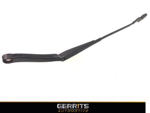 Used Front wiper arm Opel Vivaro 1.6 CDTi BiTurbo 145 Price € 24,19 Inclusive VAT offered by Gerrits Automotive