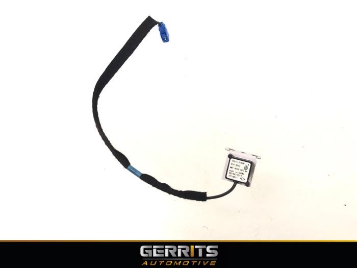 Używane Antena GPS Opel Vivaro 1.6 CDTi BiTurbo 145 Cena € 30,24 Z VAT oferowane przez Gerrits Automotive BV