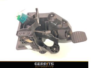 Used Brake pedal Opel Vivaro 1.6 CDTi BiTurbo 145 Price € 120,99 Inclusive VAT offered by Gerrits Automotive