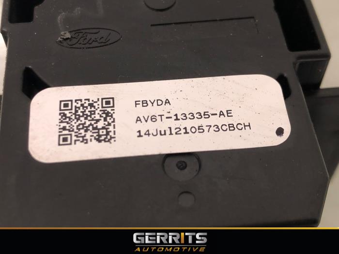 Interruptor de indicador de dirección de un Ford Focus 3 1.0 Ti-VCT EcoBoost 12V 125 2015