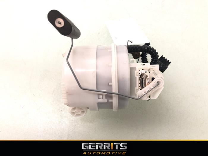 Electric fuel pump from a DS DS 7 Crossback 1.6 16V PureTech 180 2020