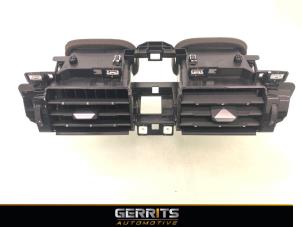 Używane Kratka wentylacyjna deski rozdzielczej DS Automobiles DS 7 Crossback 1.6 16V PureTech 180 Cena € 74,99 Procedura marży oferowane przez Gerrits Automotive