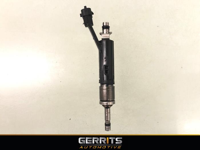 Injector (petrol injection) from a Peugeot 2008 (UD/UK/UR/US/UX) 1.2 VTi 12V PureTech 130 2021