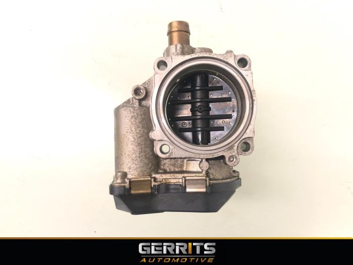 Throttle body from a BMW 4 serie (F33) 428i 2.0 Turbo 16V 2014