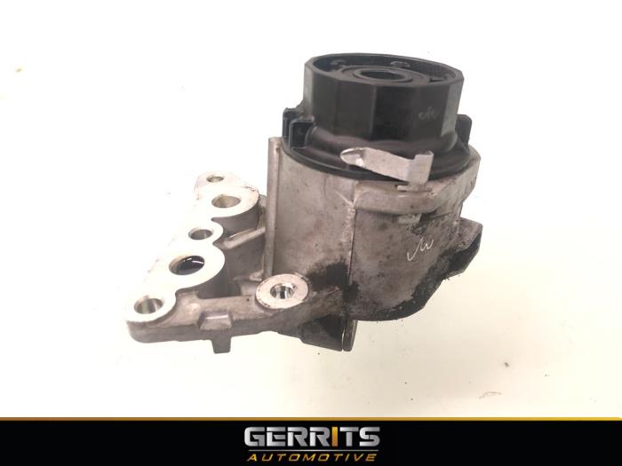 Oil filter housing from a Toyota Auris Touring Sports (E18) 1.8 16V Hybrid 2013