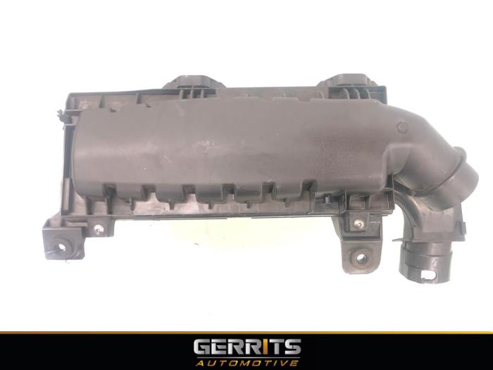 Gebrauchte Luftfiltergehäuse Peugeot 2008 (UD/UK/UR/US/UX) 1.2 VTi 12V PureTech 130 Preis € 34,99 Margenregelung angeboten von Gerrits Automotive BV