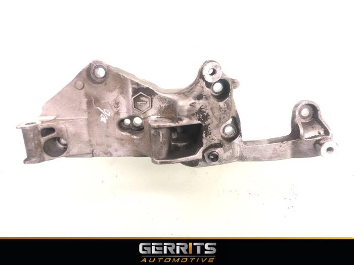 Usagé Support dynamo haut Opel Grandland (X) 1.2 Turbo 12V Prix € 34,99 Règlement à la marge proposé par Gerrits Automotive BV