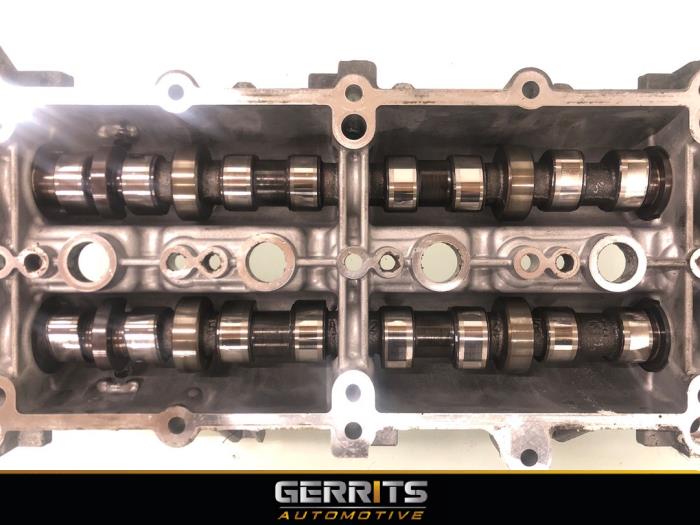 Camshaft housing from a Opel Combo 1.6 CDTI 16V 2014