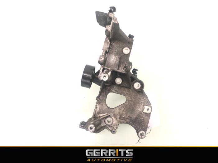 Usagé Support dynamo bas Opel Combo 1.6 CDTI 16V Prix € 90,74 Prix TTC proposé par Gerrits Automotive BV
