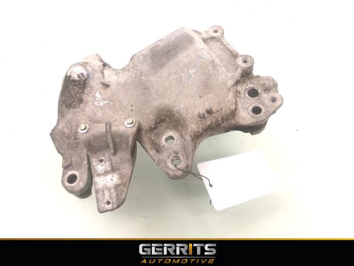 Used Engine mount Opel Vivaro 1.6 CDTi BiTurbo 145 Price € 48,39 Inclusive VAT offered by Gerrits Automotive BV