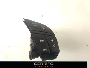 Used Steering wheel mounted radio control Volvo V70 (SW) 2.0 T 20V Price € 24,99 Margin scheme offered by Gerrits Automotive