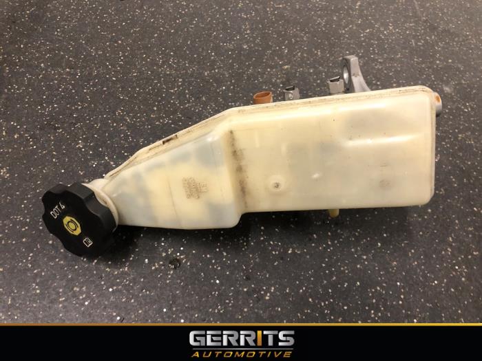 Master cylinder from a Opel Astra K 1.0 Turbo 12V 2015