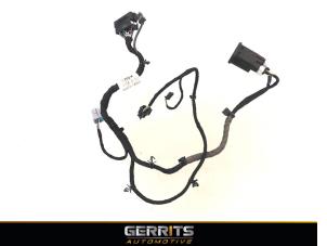 Używane Zlacze AUX/USB Opel Astra K 1.0 Turbo 12V Cena € 34,99 Procedura marży oferowane przez Gerrits Automotive