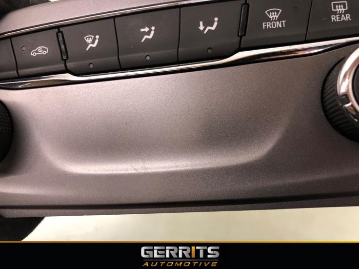 Panel de control de calefacción de un Opel Astra K 1.0 Turbo 12V 2015