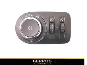 Usagé Commutateur lumière Opel Astra K 1.0 Turbo 12V Prix € 24,99 Règlement à la marge proposé par Gerrits Automotive