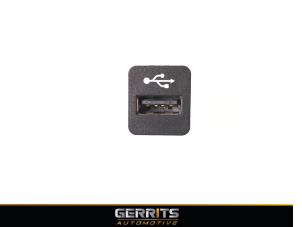 Usagé Connexion USB BMW 1 serie (F20) 118i 1.6 16V Prix € 19,99 Règlement à la marge proposé par Gerrits Automotive