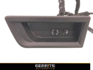 Used AUX / USB connection BMW 1 serie (F20) 118i 1.6 16V Price € 34,99 Margin scheme offered by Gerrits Automotive