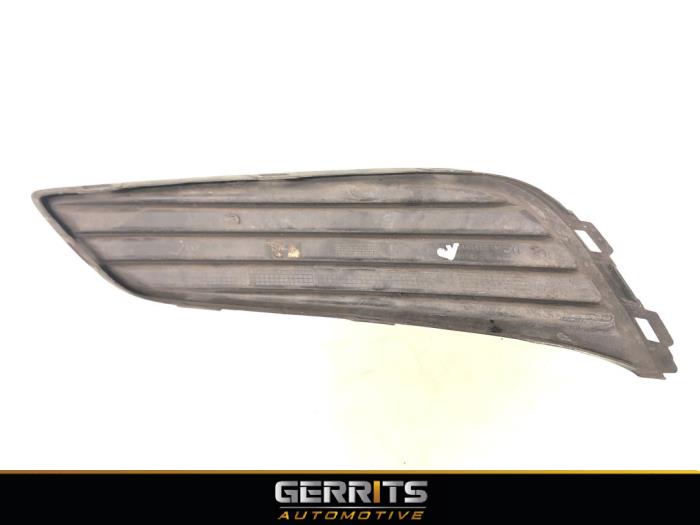 Front bumper overrider, right from a Opel Astra K 1.0 Turbo 12V 2015
