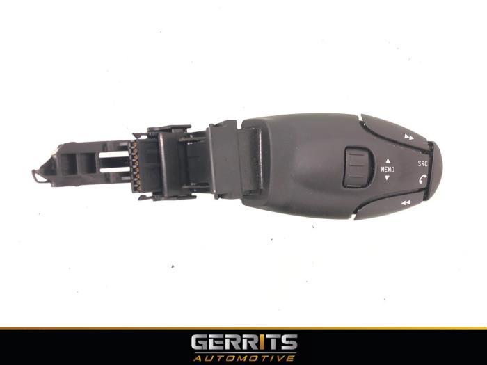 Steering wheel mounted radio control from a Citroën C3 (SC) 1.4 HDi 2012