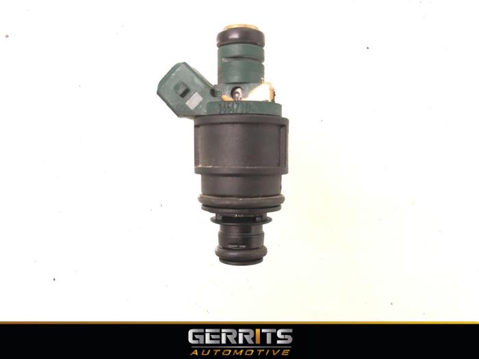 Injector (petrol injection) from a Volvo V40 (VW) 1.6 16V 2000