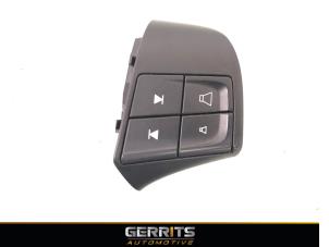 Used Steering wheel mounted radio control Volvo V50 (MW) 1.6 D2 16V Price € 29,99 Margin scheme offered by Gerrits Automotive