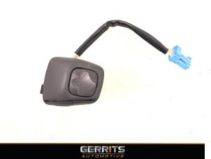 Usados Interruptor de mando de volante Volvo V70 (SW) 2.4 D 20V Precio € 24,99 Norma de margen ofrecido por Gerrits Automotive