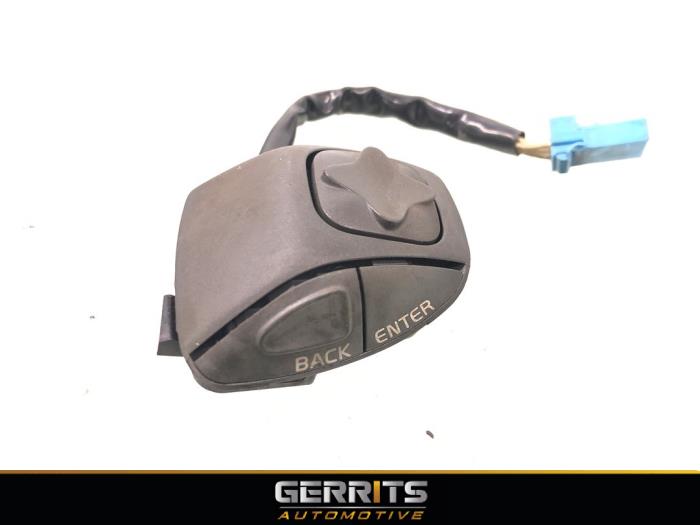 Steering wheel switch from a Volvo S60 I (RS/HV) 2.4 20V 140 2000