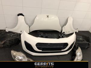 Usados Carrocería delantera completa Peugeot 107 1.0 12V Precio € 999,99 Norma de margen ofrecido por Gerrits Automotive