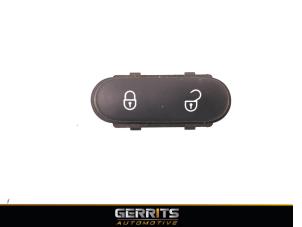 Used Central locking switch Seat Leon (1P1) 2.0 TFSI Cupra 16V Price € 19,99 Margin scheme offered by Gerrits Automotive