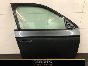 Używane Drzwi prawe przednie wersja 4-drzwiowa Skoda Fabia III Combi (NJ5) 1.2 TSI 16V Greentech Cena € 499,99 Procedura marży oferowane przez Gerrits Automotive
