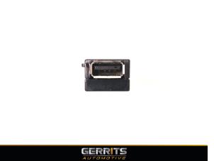 Usagé Connexion USB Skoda Fabia III Combi (NJ5) 1.2 TSI 16V Greentech Prix € 49,99 Règlement à la marge proposé par Gerrits Automotive