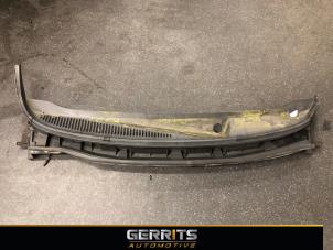 Used Cowl top grille Nissan Note (E11) 1.4 16V Price € 39,99 Margin scheme offered by Gerrits Automotive