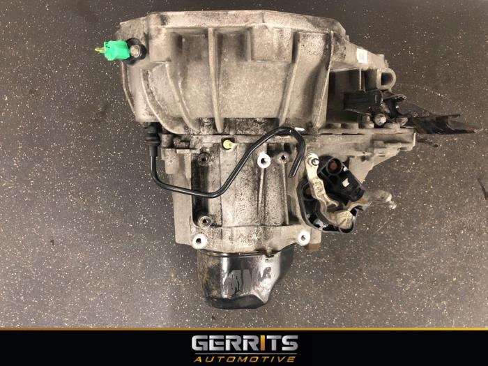 Gearbox from a Nissan Note (E11) 1.4 16V 2008