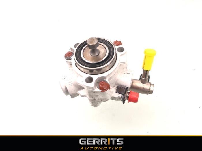 High pressure pump from a Opel Vectra C 2.2 DIG 16V 2006